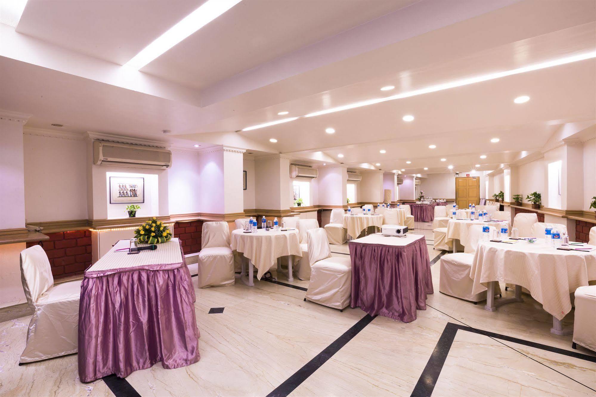 T24 Retro Hotel Mumbai Kültér fotó